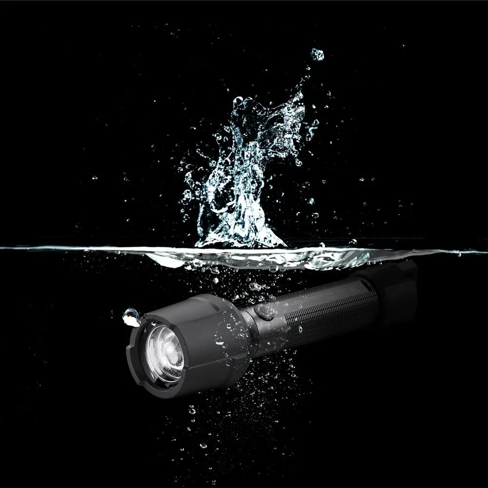 led-lenser-p6r-work-underwater_1024x@2x.webp